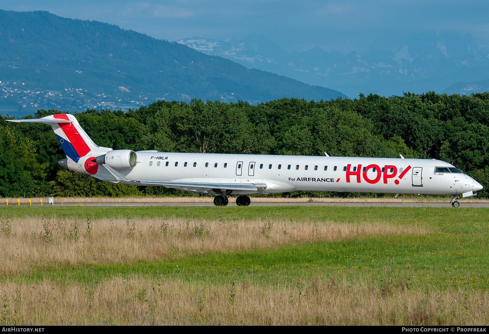 Aircraft Photo of F-HMLM | Bombardier CRJ-1000EL NG (CL-600-2E25) | Hop! | AirHistory.net #628746