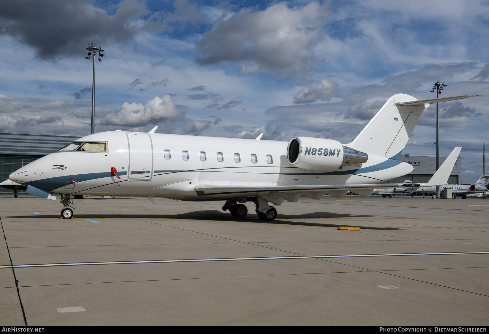 Aircraft Photo of N858MY | Bombardier Challenger 650 (CL-600-2B16) | AirHistory.net #628942
