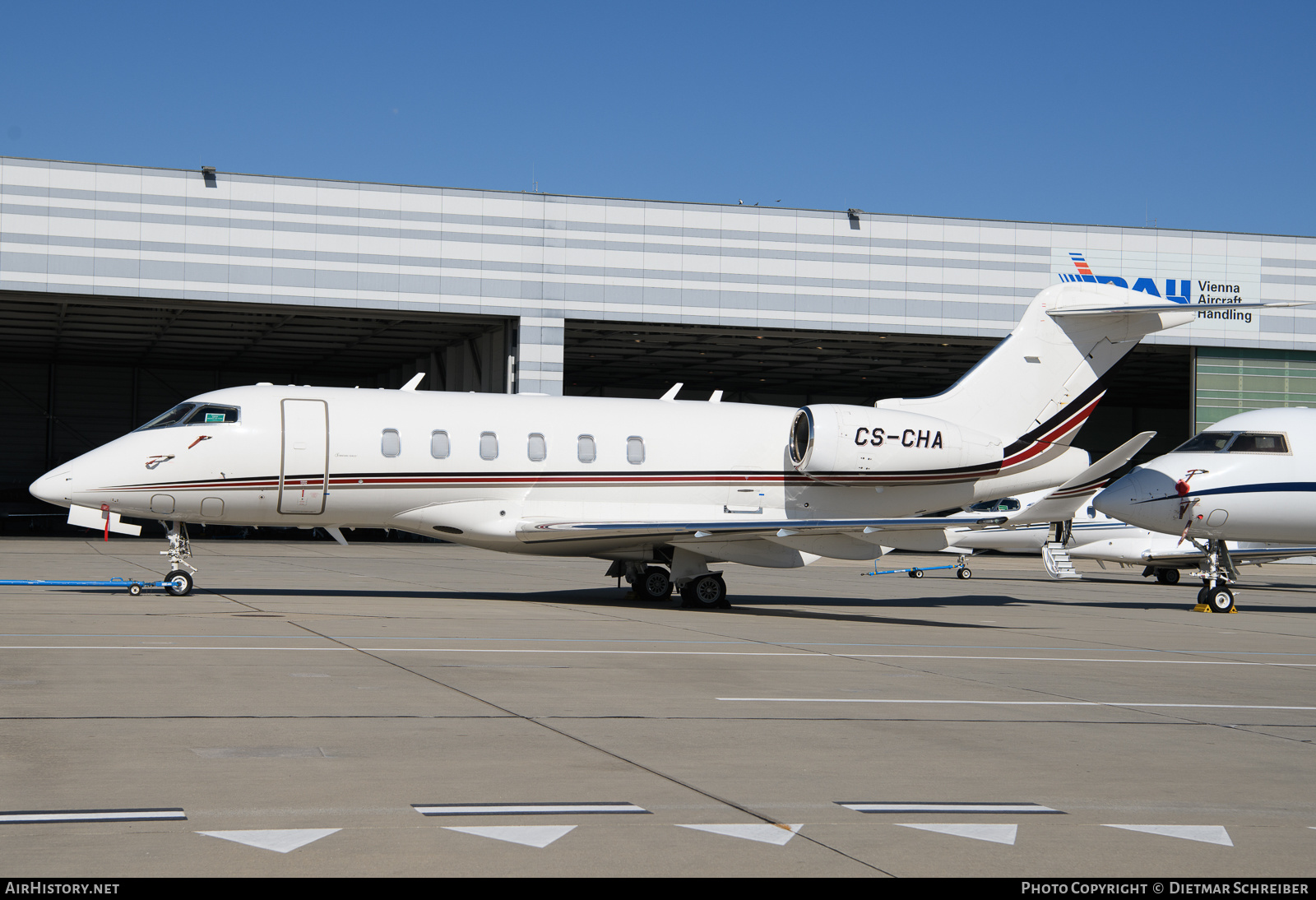 Aircraft Photo of CS-CHA | Bombardier Challenger 350 (BD-100-1A10) | AirHistory.net #629074