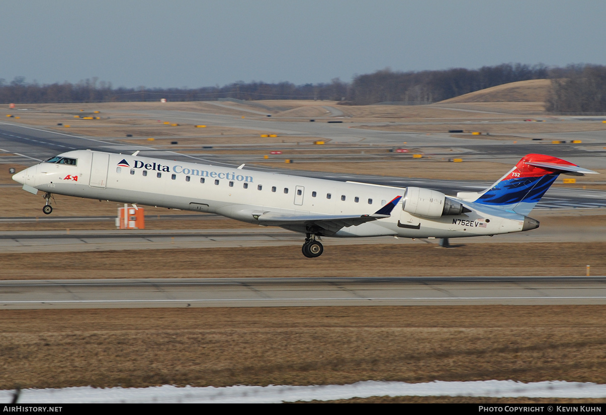 Aircraft Photo of N752EV | Bombardier CRJ-701ER (CL-600-2C10) | Delta Connection | AirHistory.net #629208