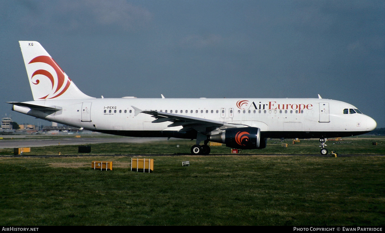 Aircraft Photo of I-PEKG | Airbus A320-214 | Air Europe | AirHistory.net #629363