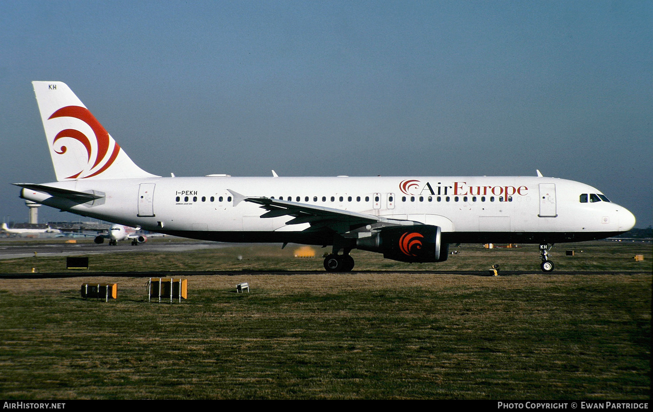 Aircraft Photo of I-PEKH | Airbus A320-214 | Air Europe | AirHistory.net #629386