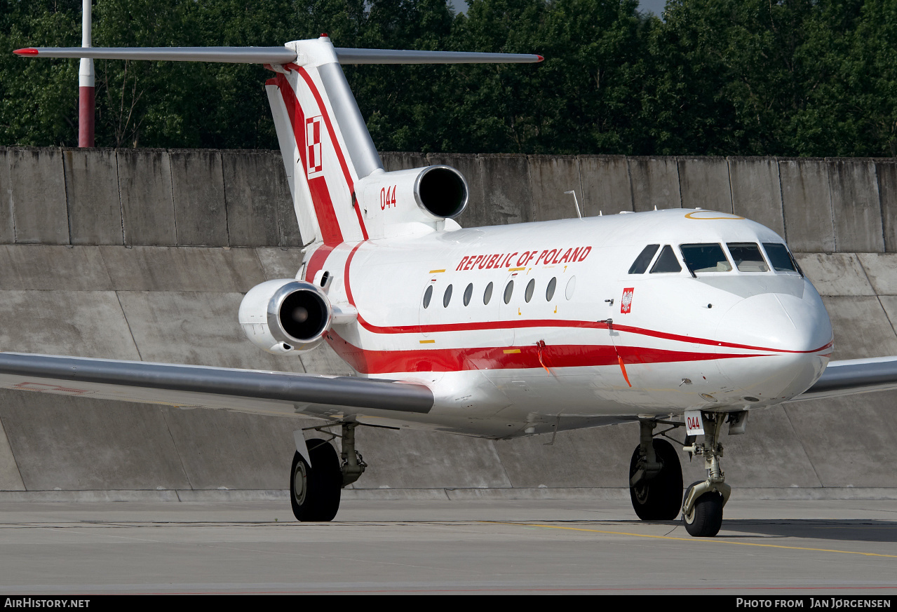 Aircraft Photo of 044 | Yakovlev Yak-40 | Poland - Air Force | AirHistory.net #629472