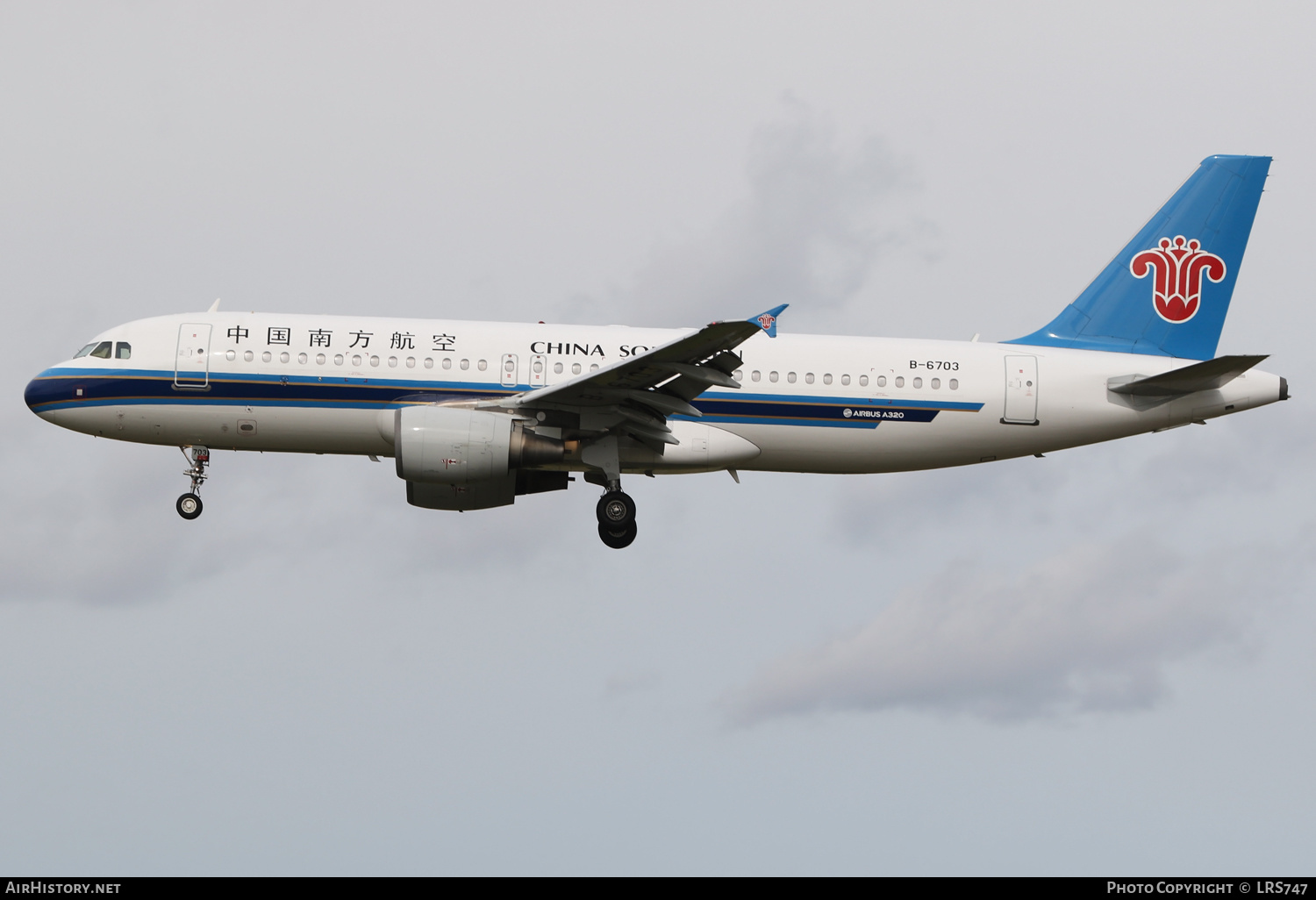 Aircraft Photo of B-6703 | Airbus A320-214 | China Southern Airlines | AirHistory.net #629595
