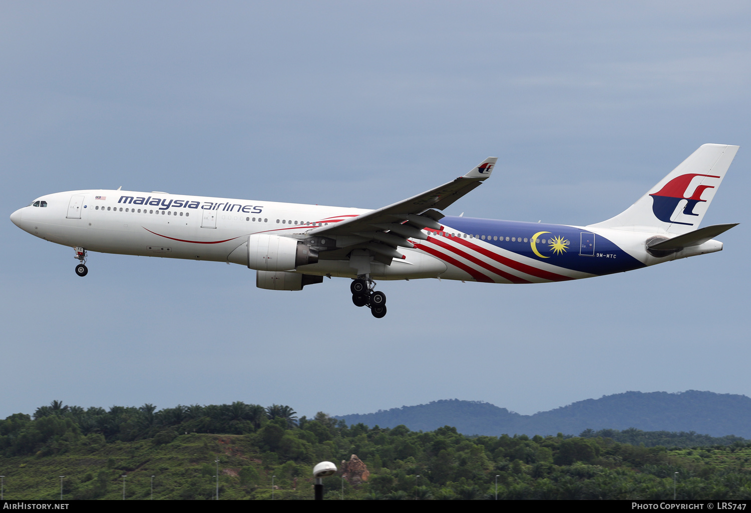 Aircraft Photo of 9M-MTC | Airbus A330-323 | Malaysia Airlines | AirHistory.net #629750