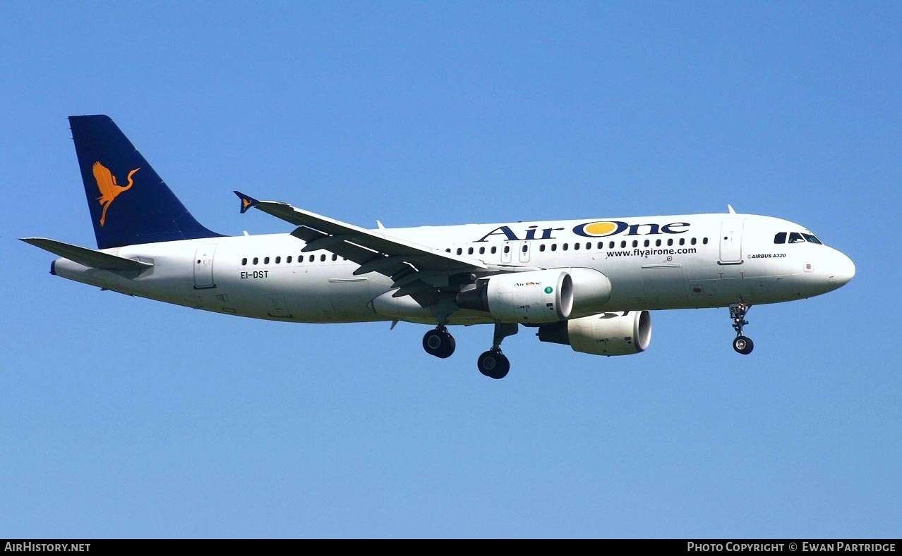 Aircraft Photo of EI-DST | Airbus A320-216 | Air One | AirHistory.net #629753
