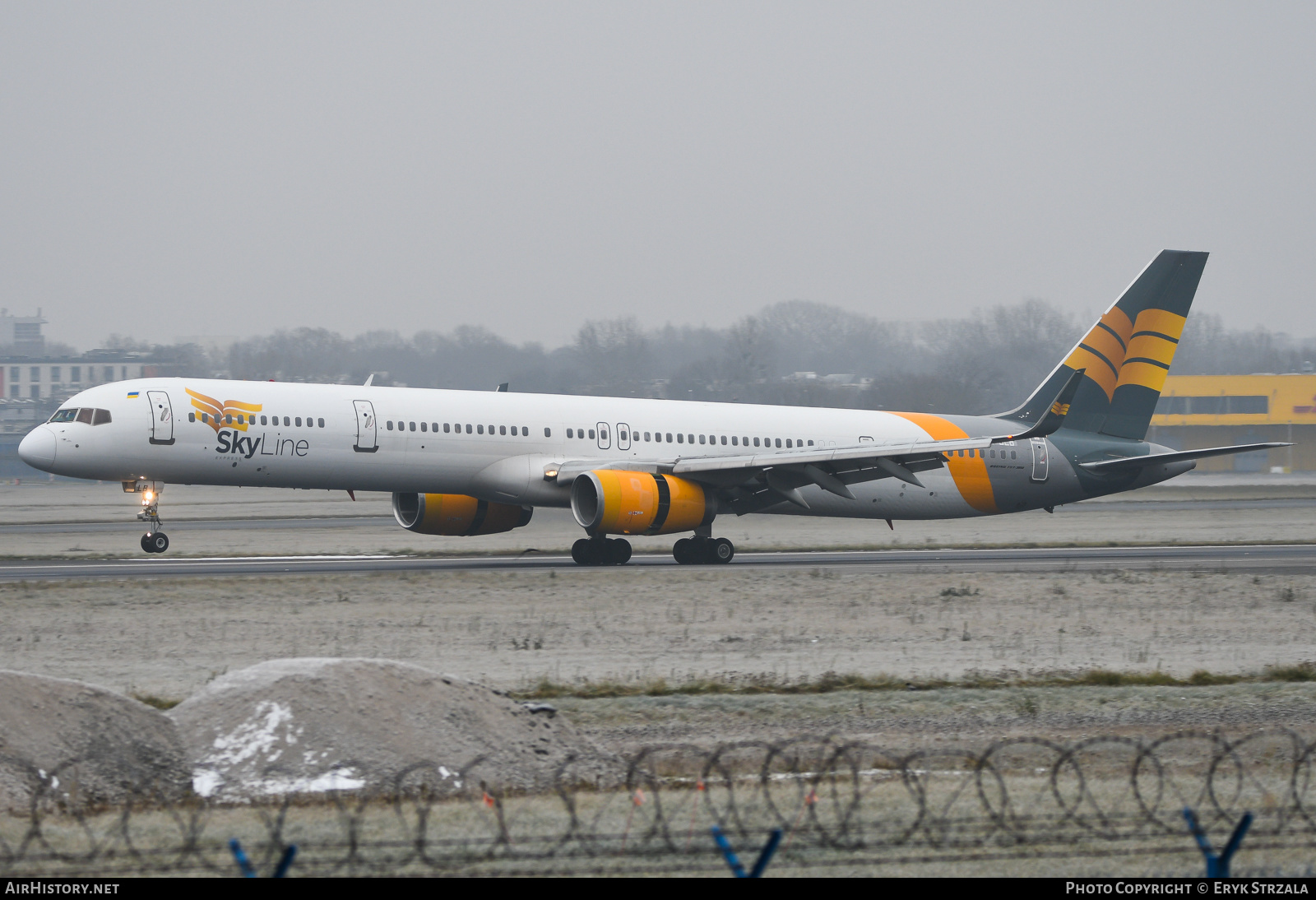 Aircraft Photo of UR-SLB | Boeing 757-330 | SkyLine Express Airline | AirHistory.net #629762