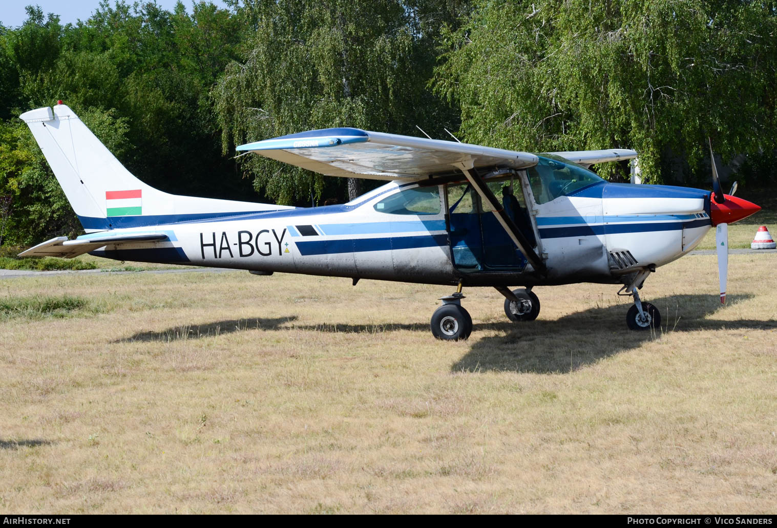 Aircraft Photo of HA-BGY | Cessna 182Q Skylane | AirHistory.net #630120