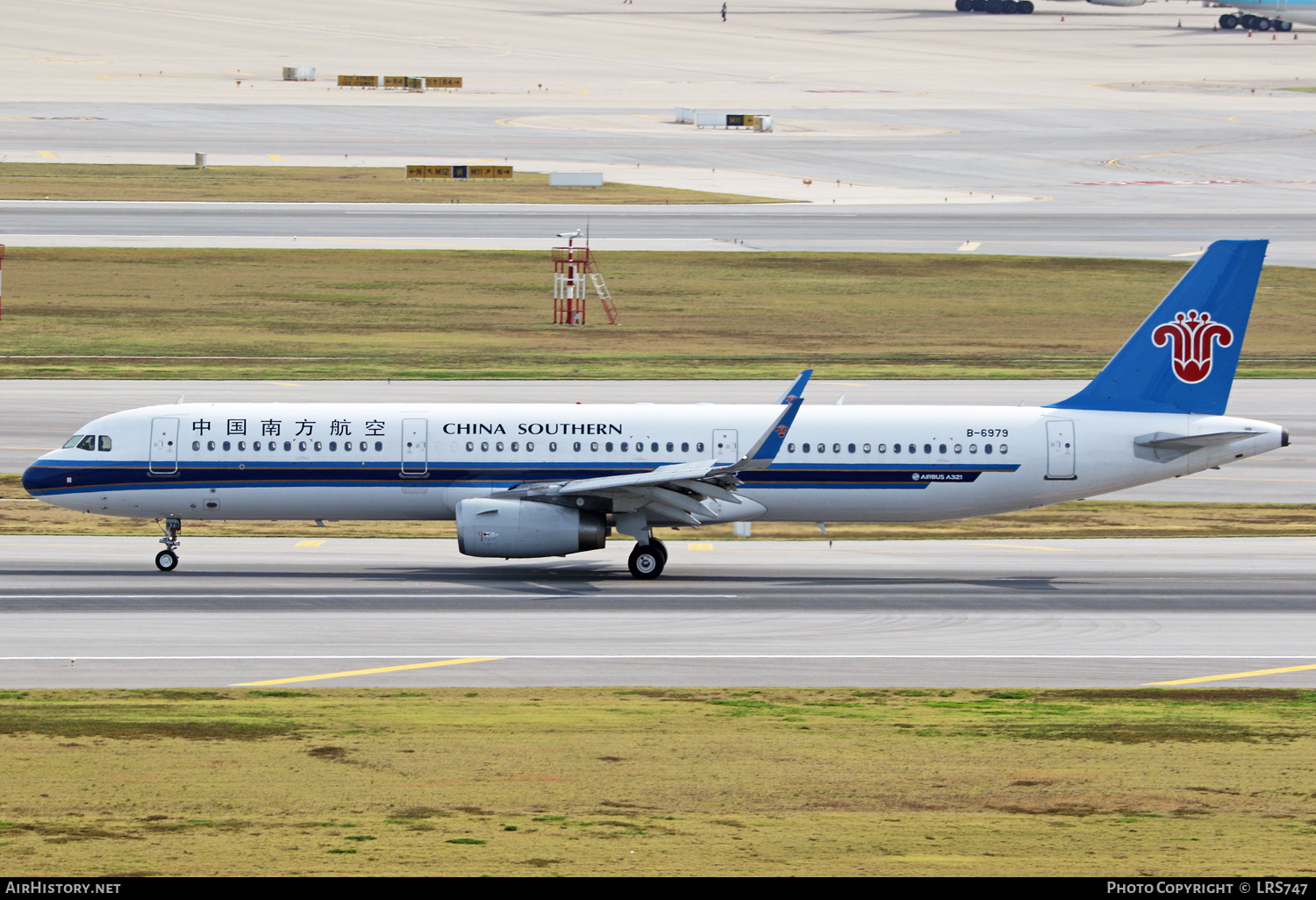 Aircraft Photo of B-6979 | Airbus A321-231 | China Southern Airlines | AirHistory.net #630192