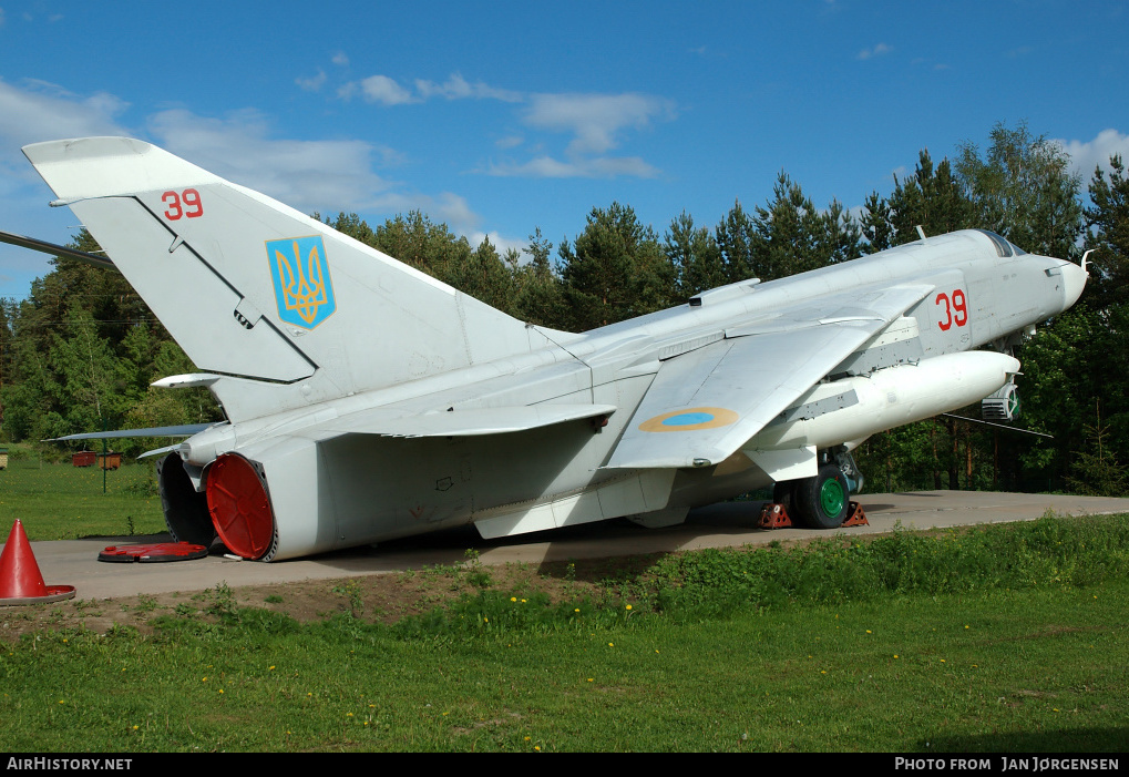 Aircraft Photo of 39 red | Sukhoi Su-24 | Ukraine - Air Force | AirHistory.net #630306