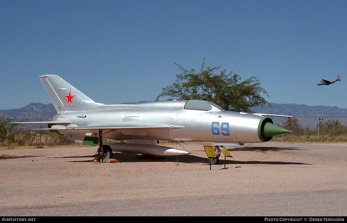 Aircraft Photo of 69 blue | Mikoyan-Gurevich MiG-21PF | Soviet Union - Air Force | AirHistory.net #630529