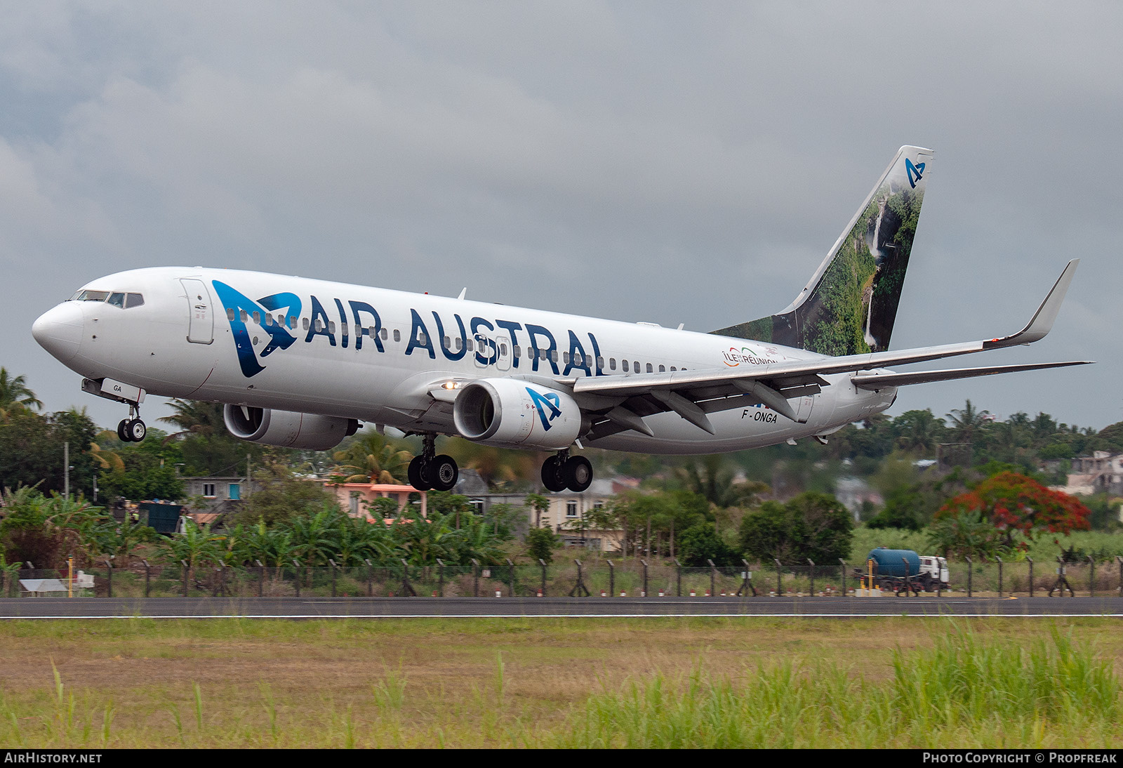 Aircraft Photo of F-ONGA | Boeing 737-89M | Air Austral | AirHistory.net #630611