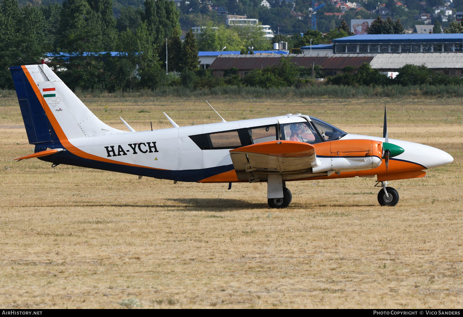 Aircraft Photo of HA-YCH | Piper PA-34-200 Seneca | AirHistory.net #630847