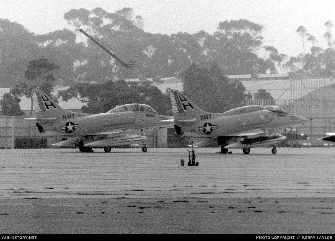 Aircraft Photo of 153667 | Douglas TA-4J Skyhawk | USA - Navy | AirHistory.net #630861