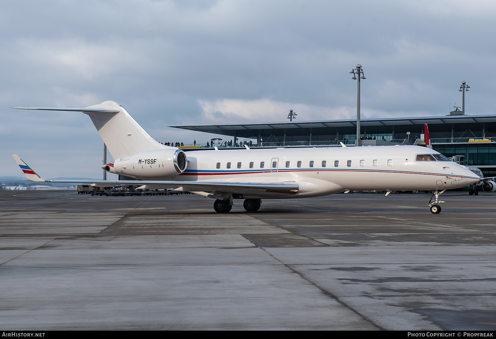 Aircraft Photo of M-YSSF | Bombardier Global 6000 (BD-700-1A10) | AirHistory.net #630870