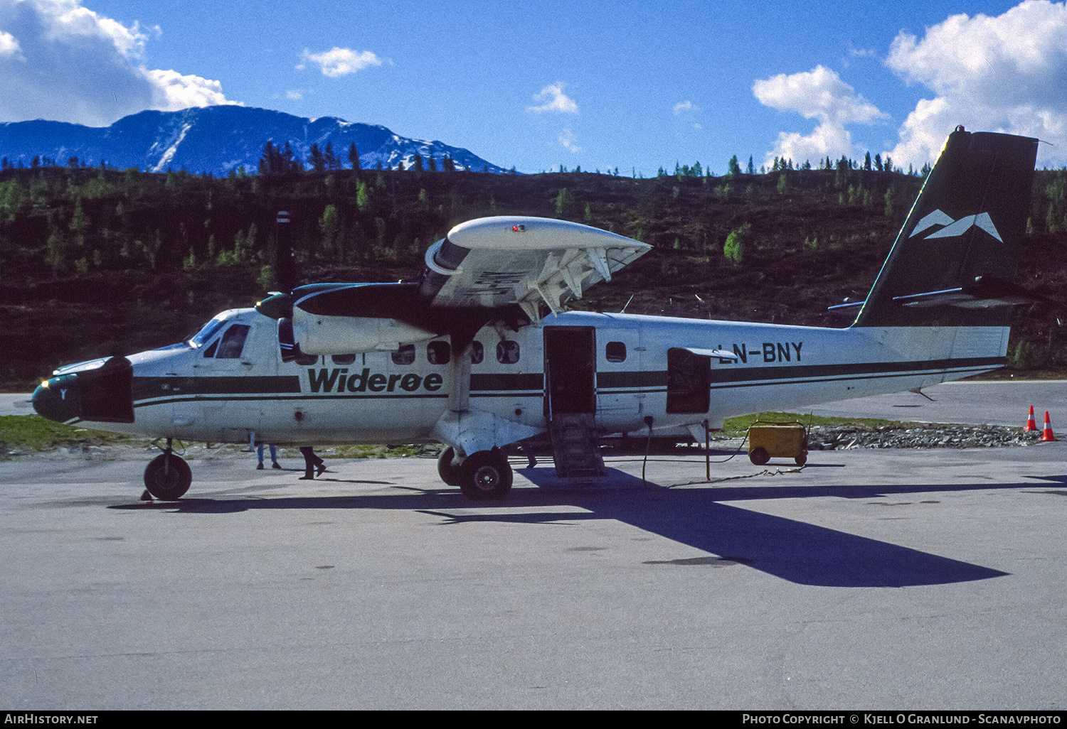 Aircraft Photo of LN-BNY | De Havilland Canada DHC-6-300 Twin Otter | Widerøe | AirHistory.net #630873