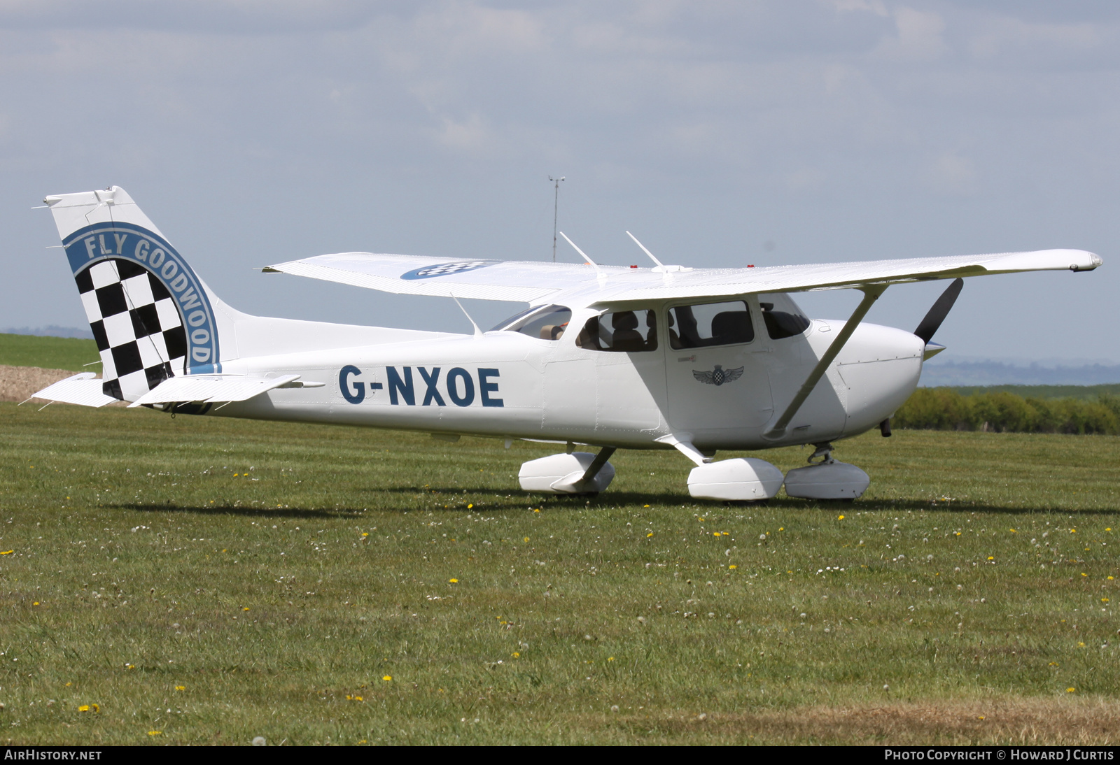 Aircraft Photo of G-NXOE | Cessna 172S Skyhawk | Fly Goodwood | AirHistory.net #631073
