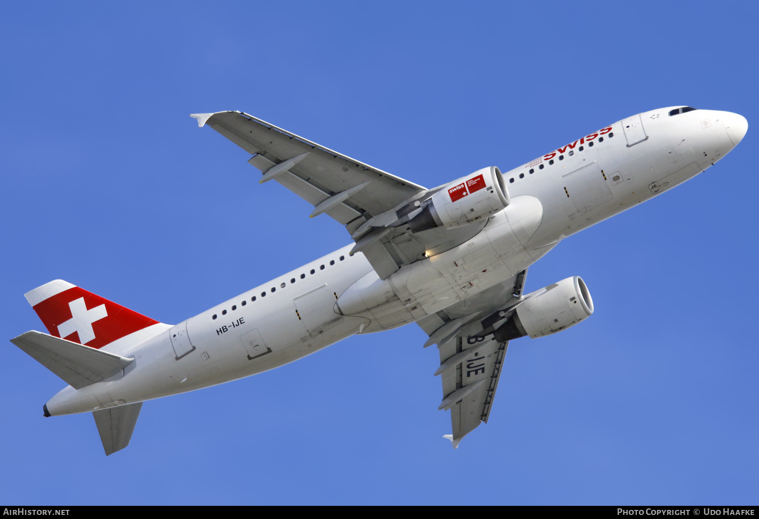 Aircraft Photo of HB-IJE | Airbus A320-214 | Swiss International Air Lines | AirHistory.net #631148