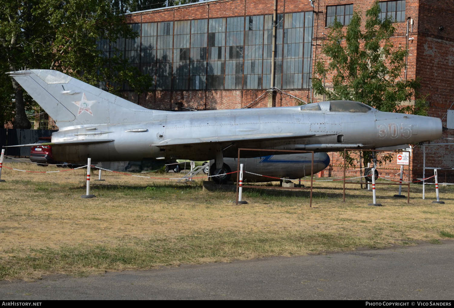 Aircraft Photo of 305 | Mikoyan-Gurevich MiG-21F-13 | Hungary - Air Force | AirHistory.net #631261