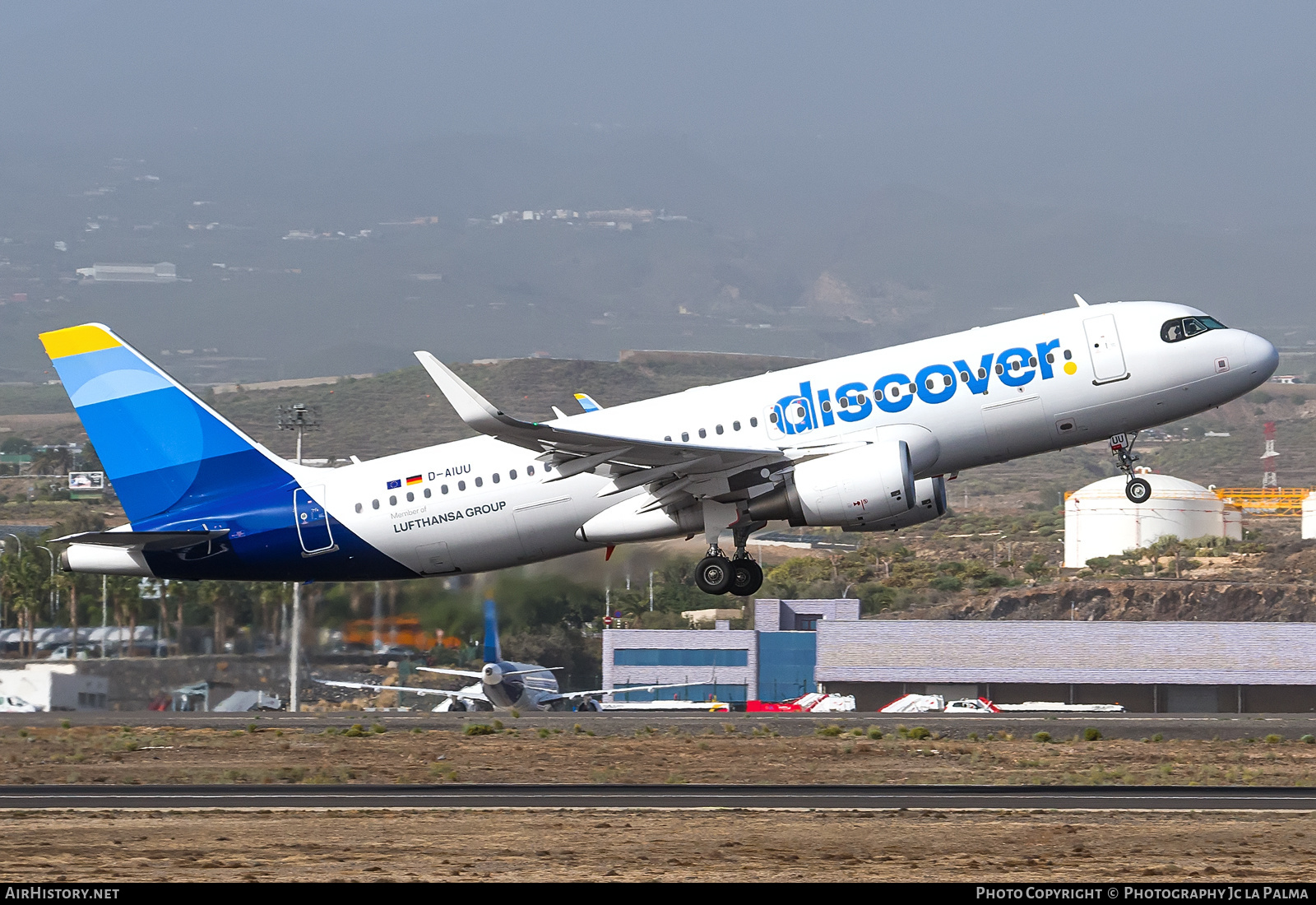 Aircraft Photo of D-AIUU | Airbus A320-214 | Discover Airlines | AirHistory.net #631399