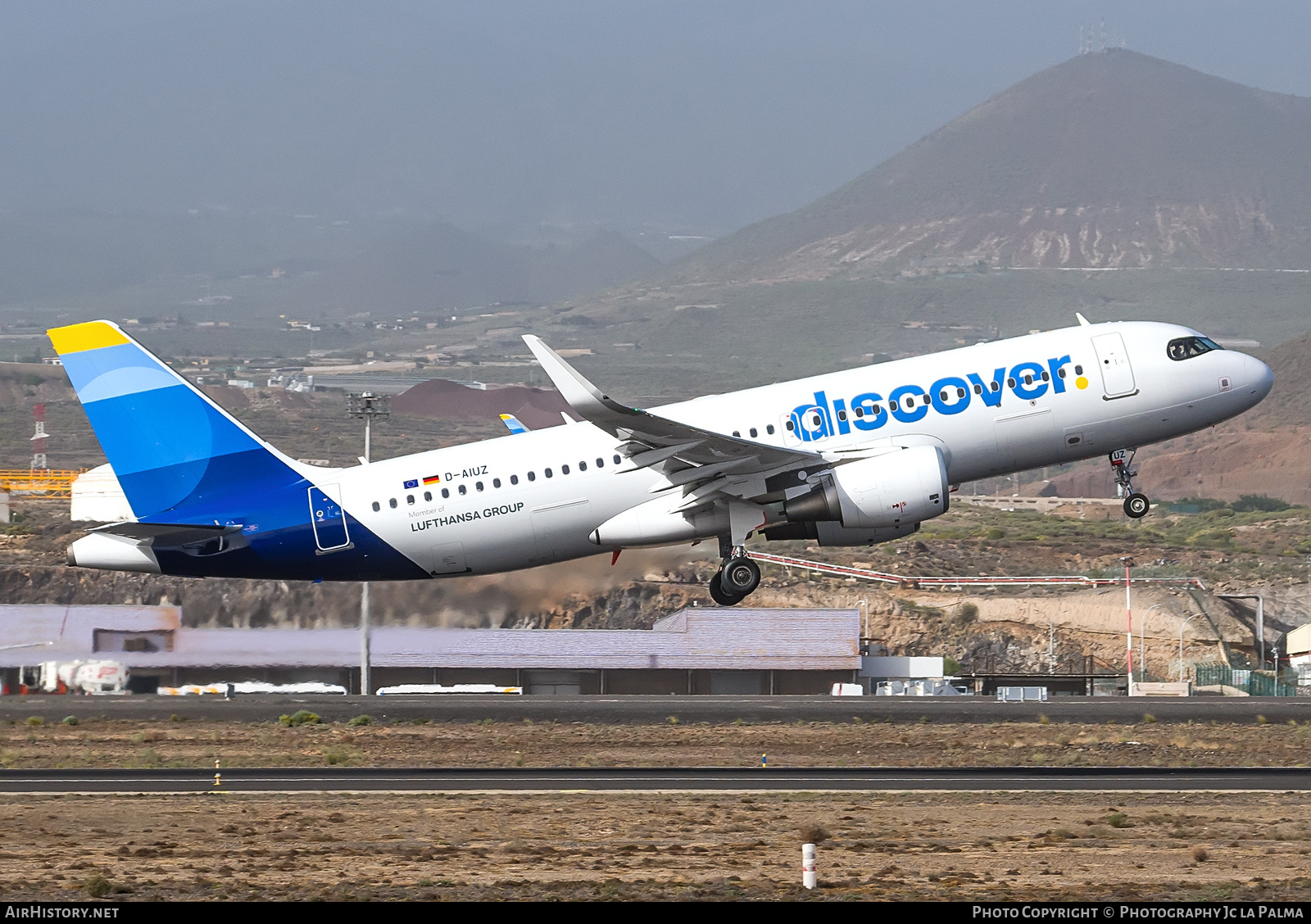 Aircraft Photo of D-AIUZ | Airbus A320-214 | Discover Airlines | AirHistory.net #631409