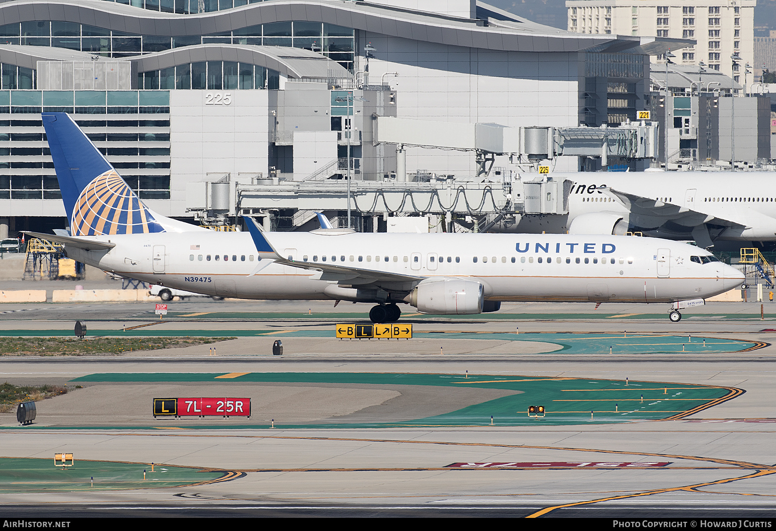 Aircraft Photo of N39475 | Boeing 737-924/ER | United Airlines | AirHistory.net #631429