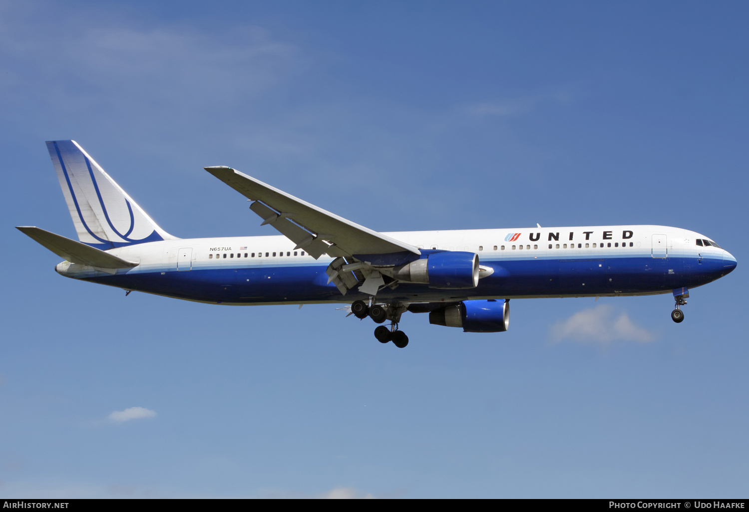 Aircraft Photo of N657UA | Boeing 767-322/ER | United Airlines | AirHistory.net #631622