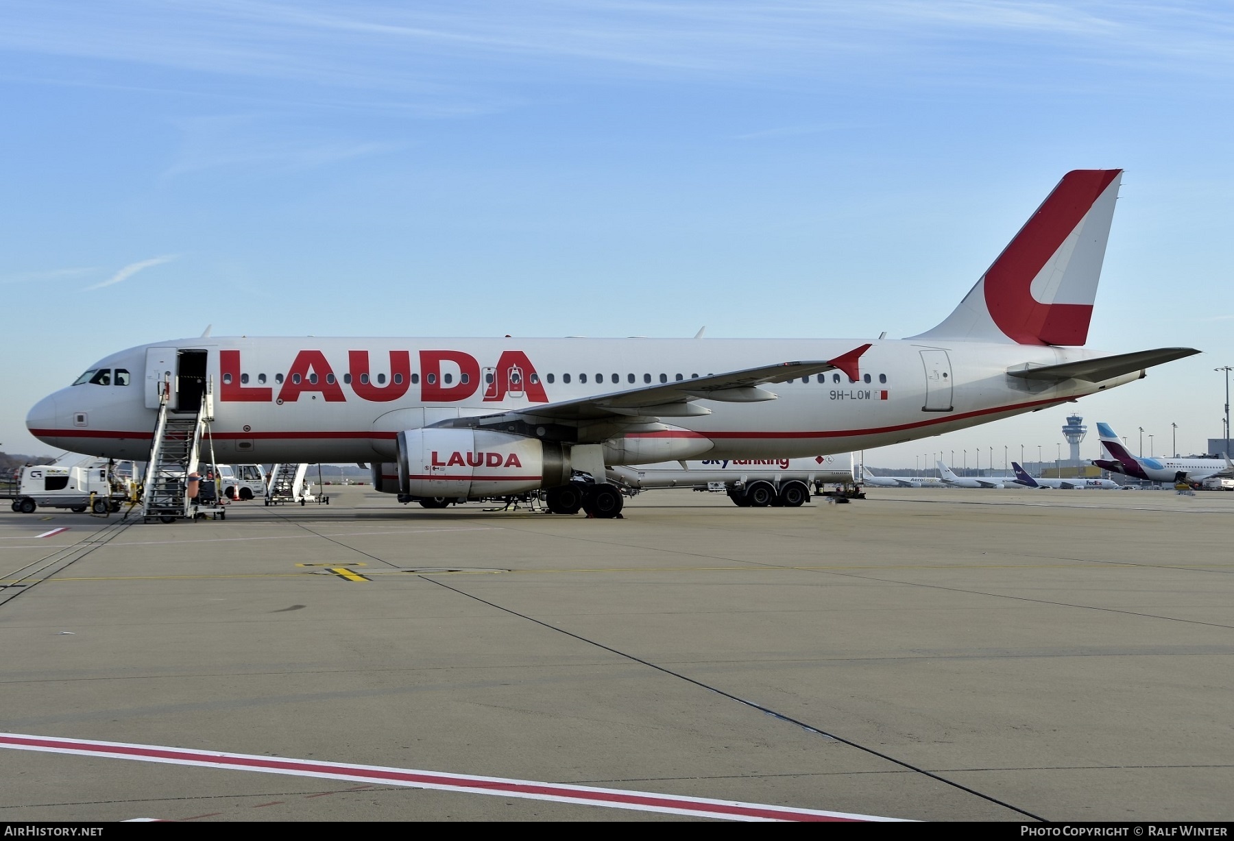 Aircraft Photo of 9H-LOW | Airbus A320-233 | Lauda | AirHistory.net #631702