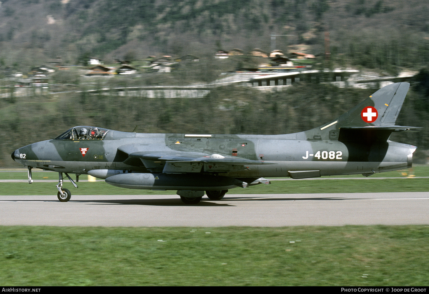 Aircraft Photo of J-4082 | Hawker Hunter F58 | Switzerland - Air Force | AirHistory.net #631731