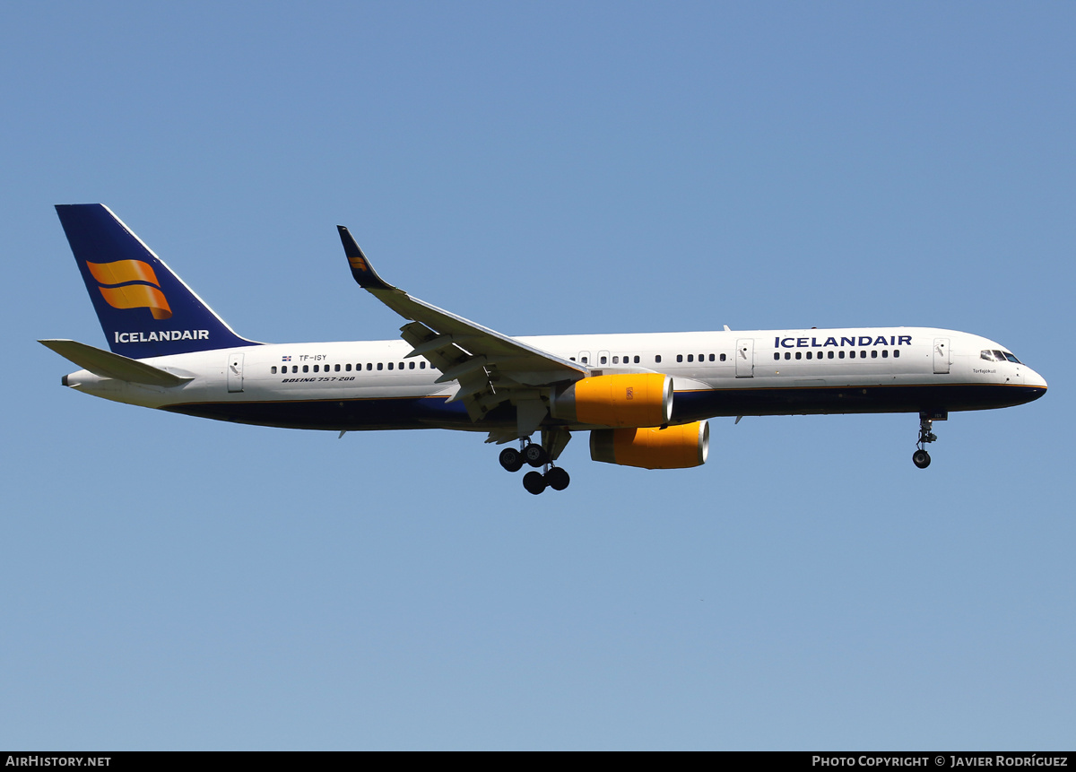 Aircraft Photo of TF-ISY | Boeing 757-223 | Icelandair | AirHistory.net #631784