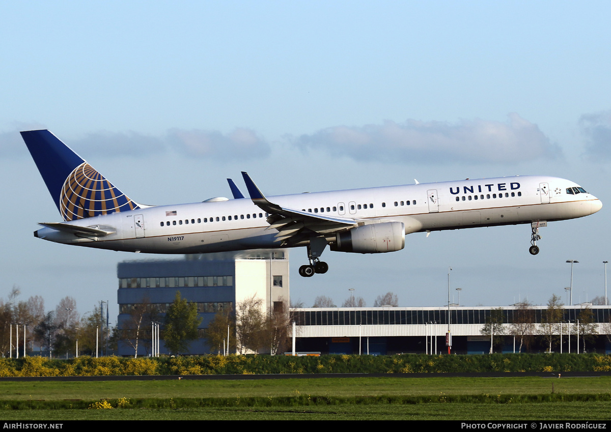 Aircraft Photo of N19117 | Boeing 757-224 | United Airlines | AirHistory.net #631786