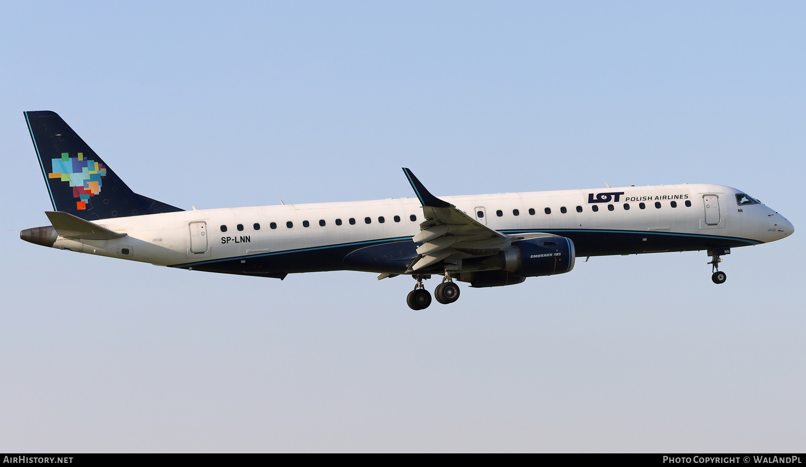 Aircraft Photo of SP-LNN | Embraer 195AR (ERJ-190-200IGW) | LOT Polish Airlines - Polskie Linie Lotnicze | AirHistory.net #631831