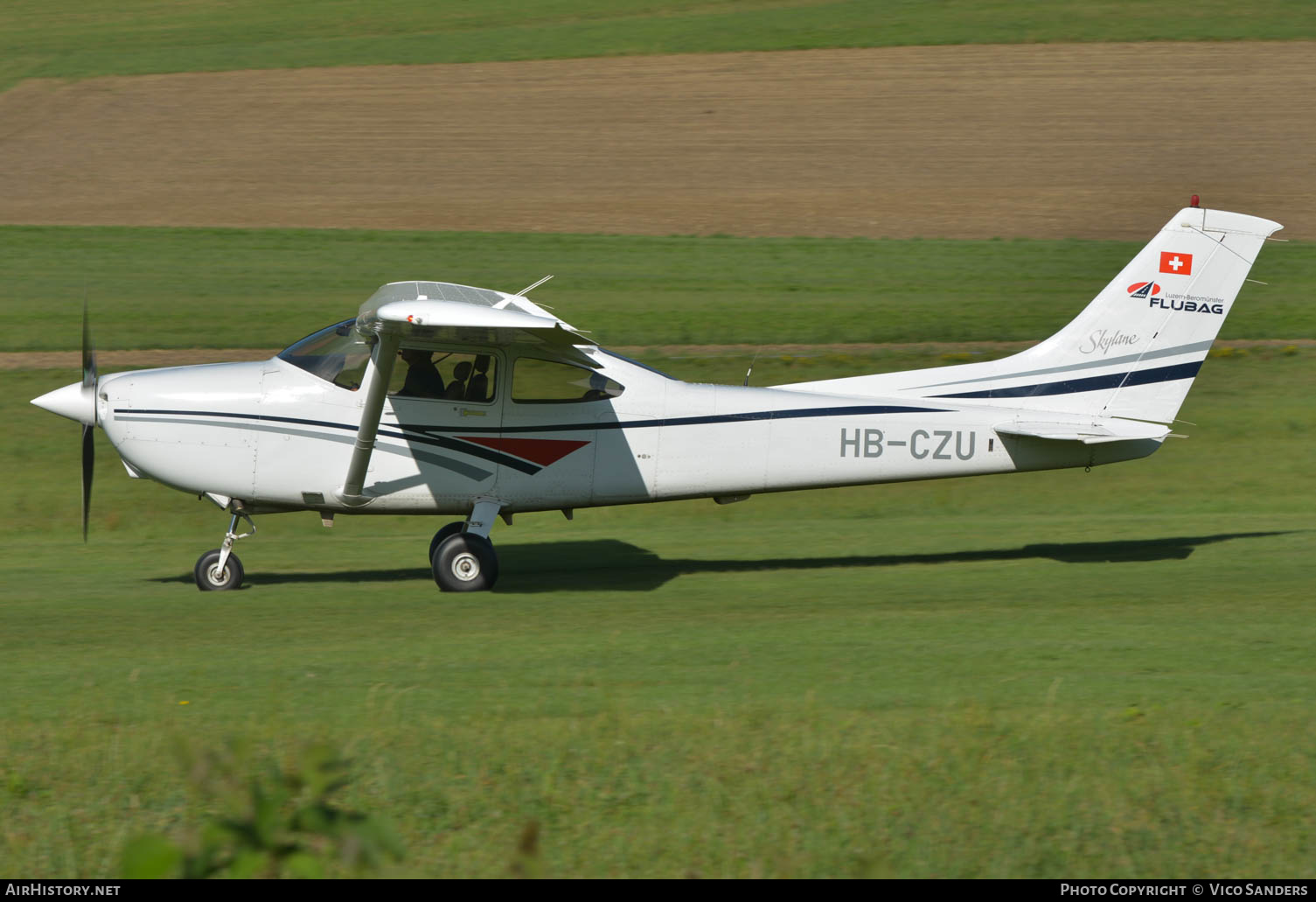 Aircraft Photo of HB-CZU | Cessna 182S Skylane | Flubag Flugbetriebs | AirHistory.net #631894