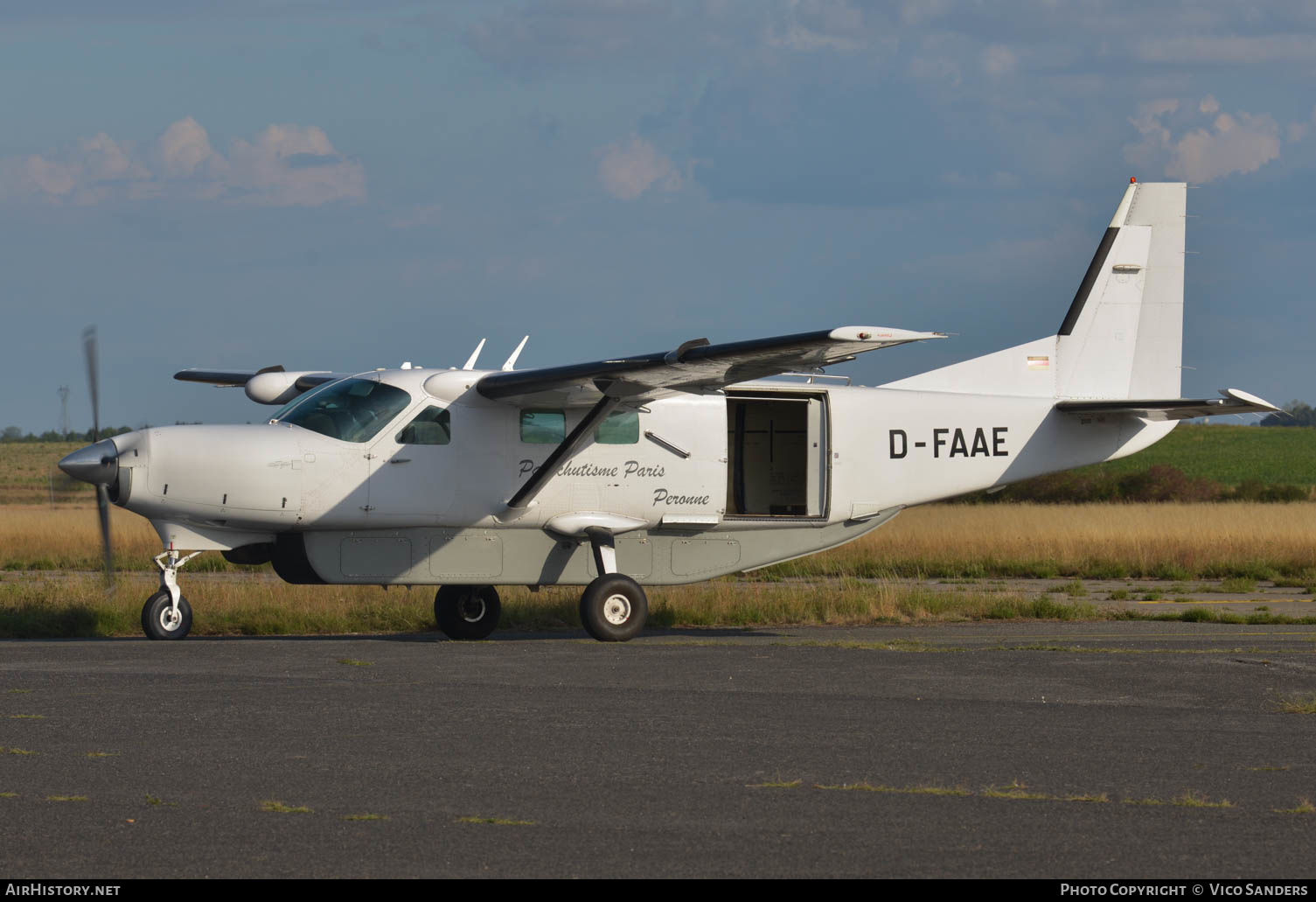 Aircraft Photo of D-FAAE | Cessna 208B Texas Turbine Supervan 900 | Parachutisme Paris Péronne | AirHistory.net #631922