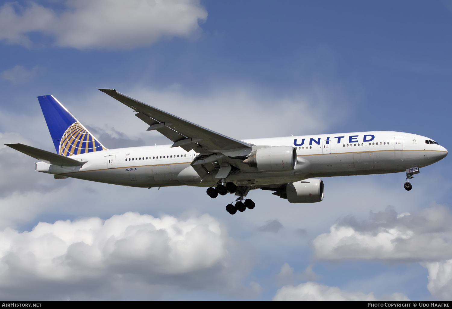 Aircraft Photo of N209UA | Boeing 777-222/ER | United Airlines | AirHistory.net #631928