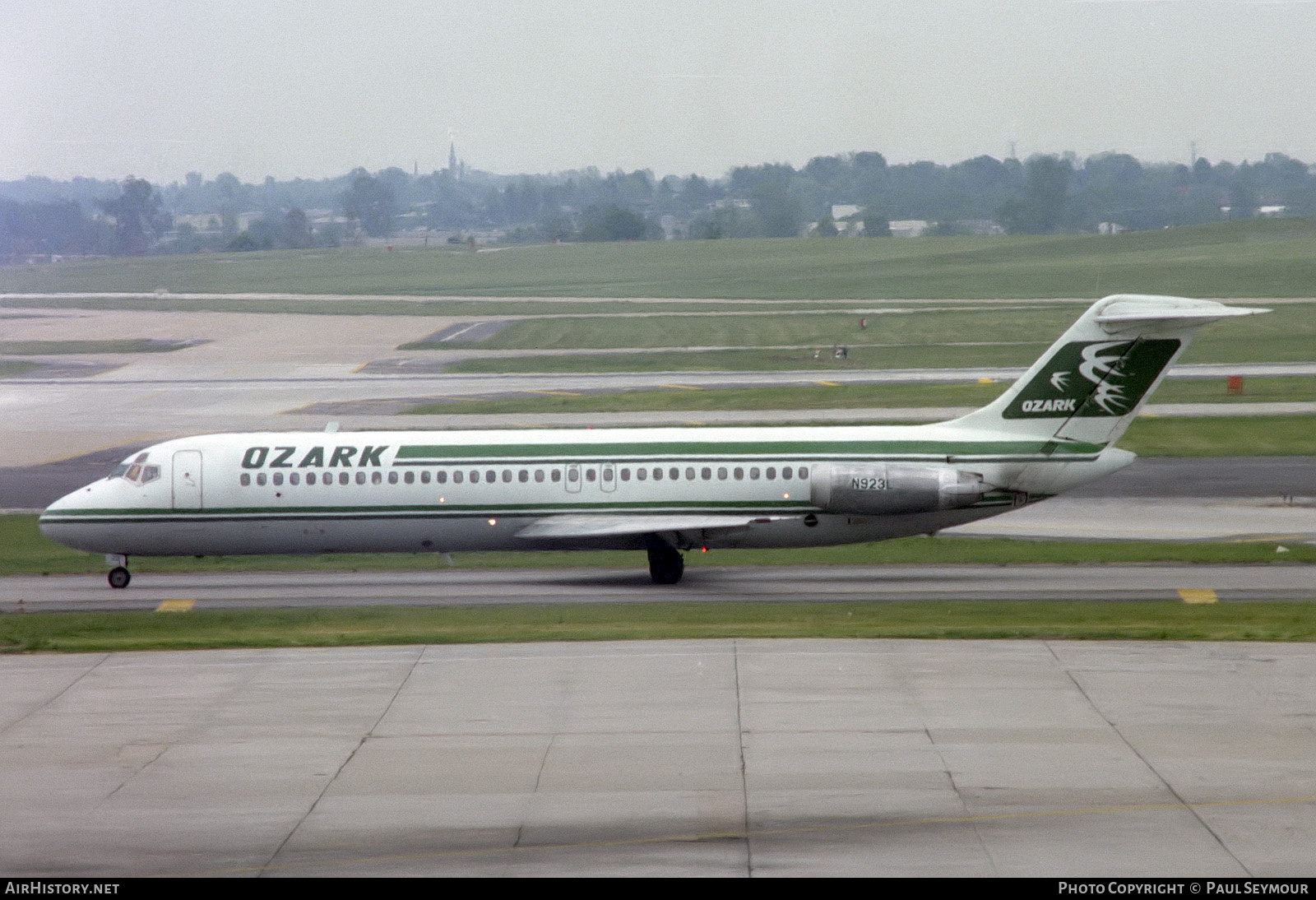 Aircraft Photo of N923L | McDonnell Douglas DC-9-32 | Ozark Air Lines | AirHistory.net #631944