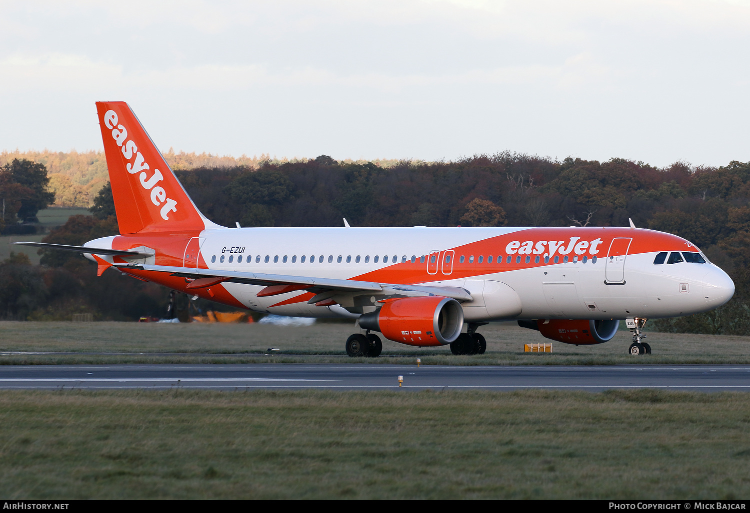 Aircraft Photo of G-EZUI | Airbus A320-214 | EasyJet | AirHistory.net #632135