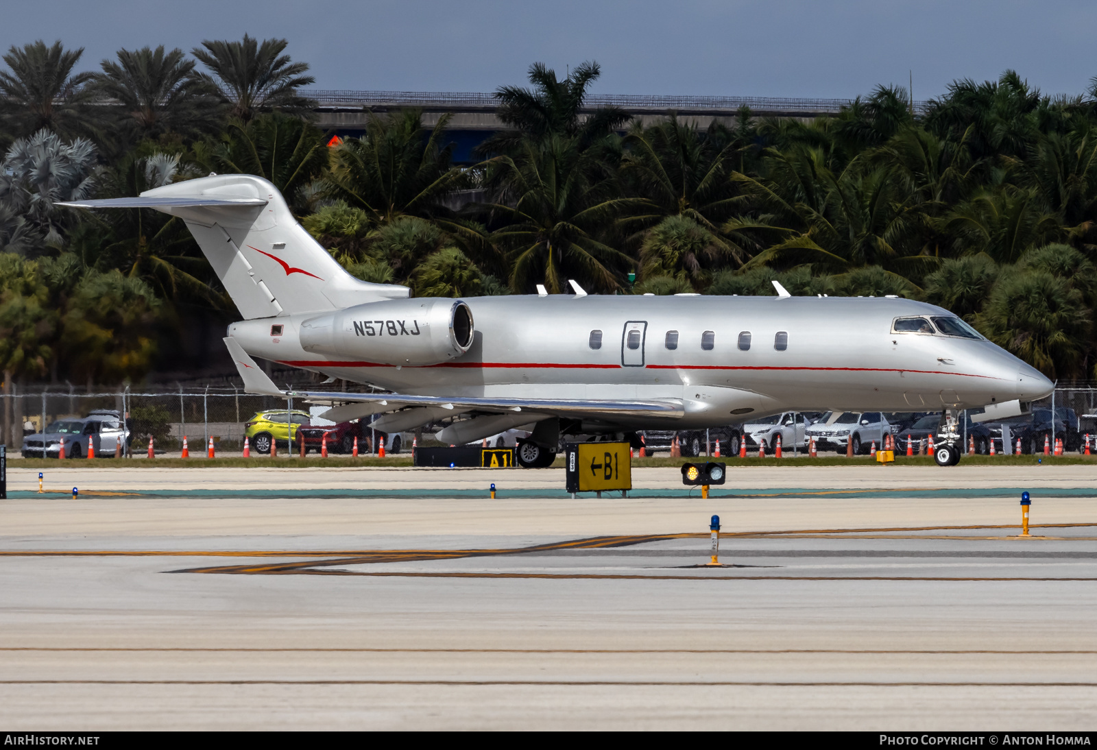 Aircraft Photo of N578XJ | Bombardier Challenger 300 (BD-100-1A10) | AirHistory.net #632154