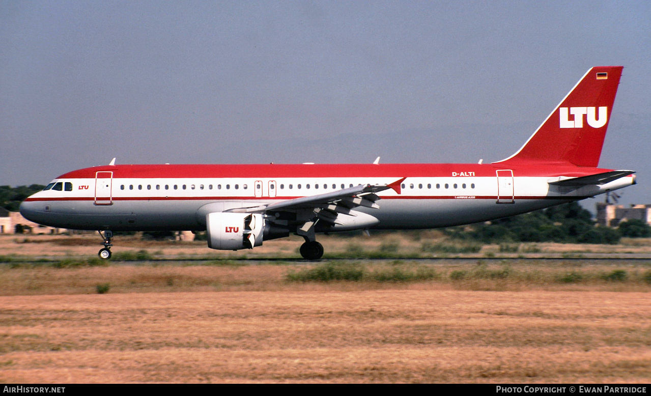 Aircraft Photo of D-ALTI | Airbus A320-214 | LTU - Lufttransport-Unternehmen | AirHistory.net #632314