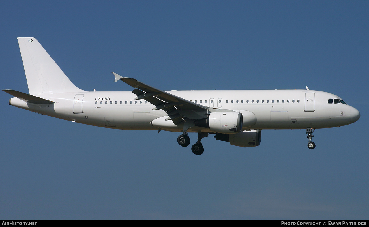 Aircraft Photo of LZ-BHD | Airbus A320-211 | AirHistory.net #632316