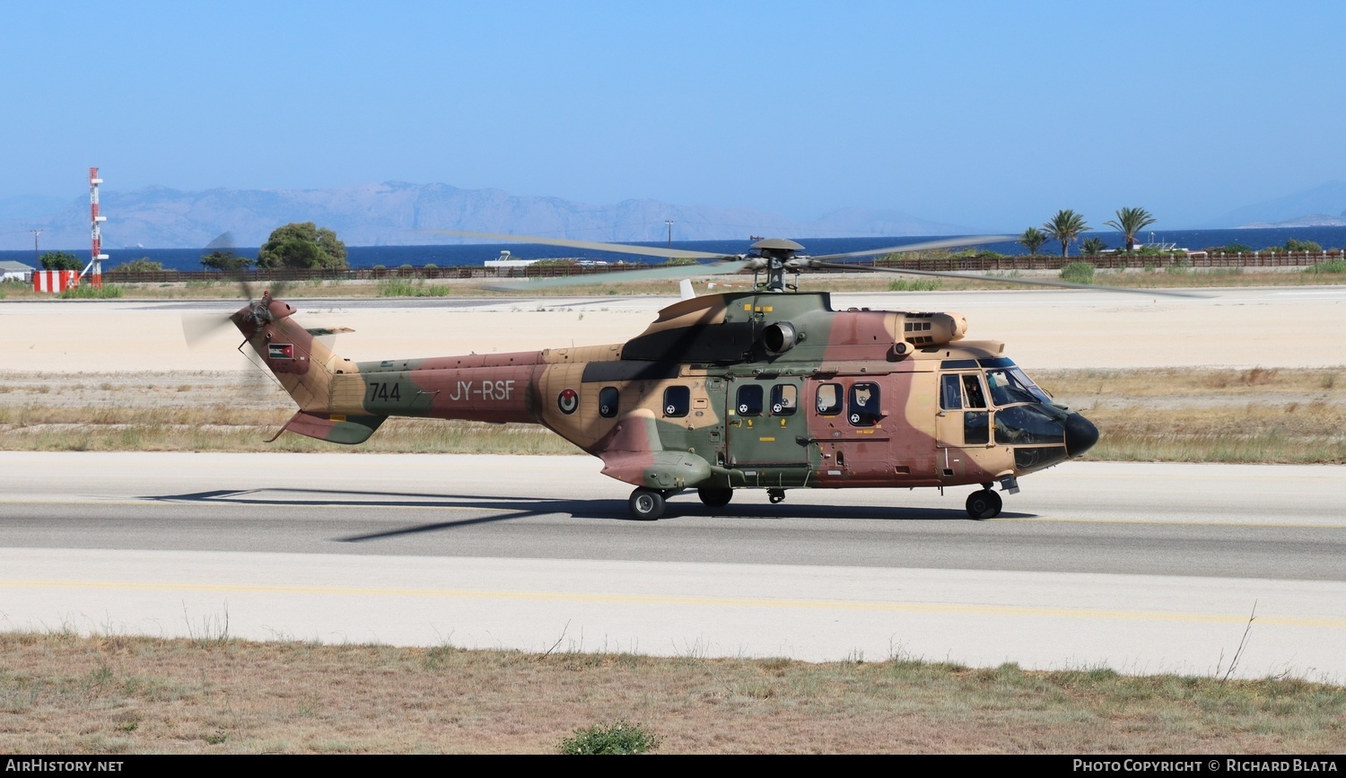 Aircraft Photo of 744 / JY-RSF | Aerospatiale AS-332M1 Super Puma | Jordan - Air Force | AirHistory.net #632321