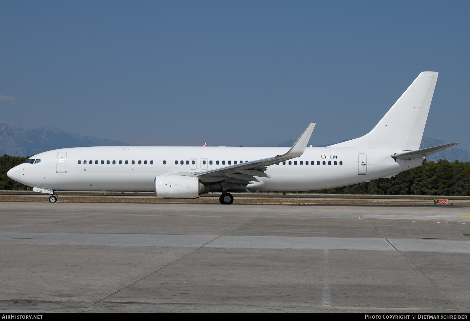 Aircraft Photo of LY-CIN | Boeing 737-83N | AirHistory.net #632461