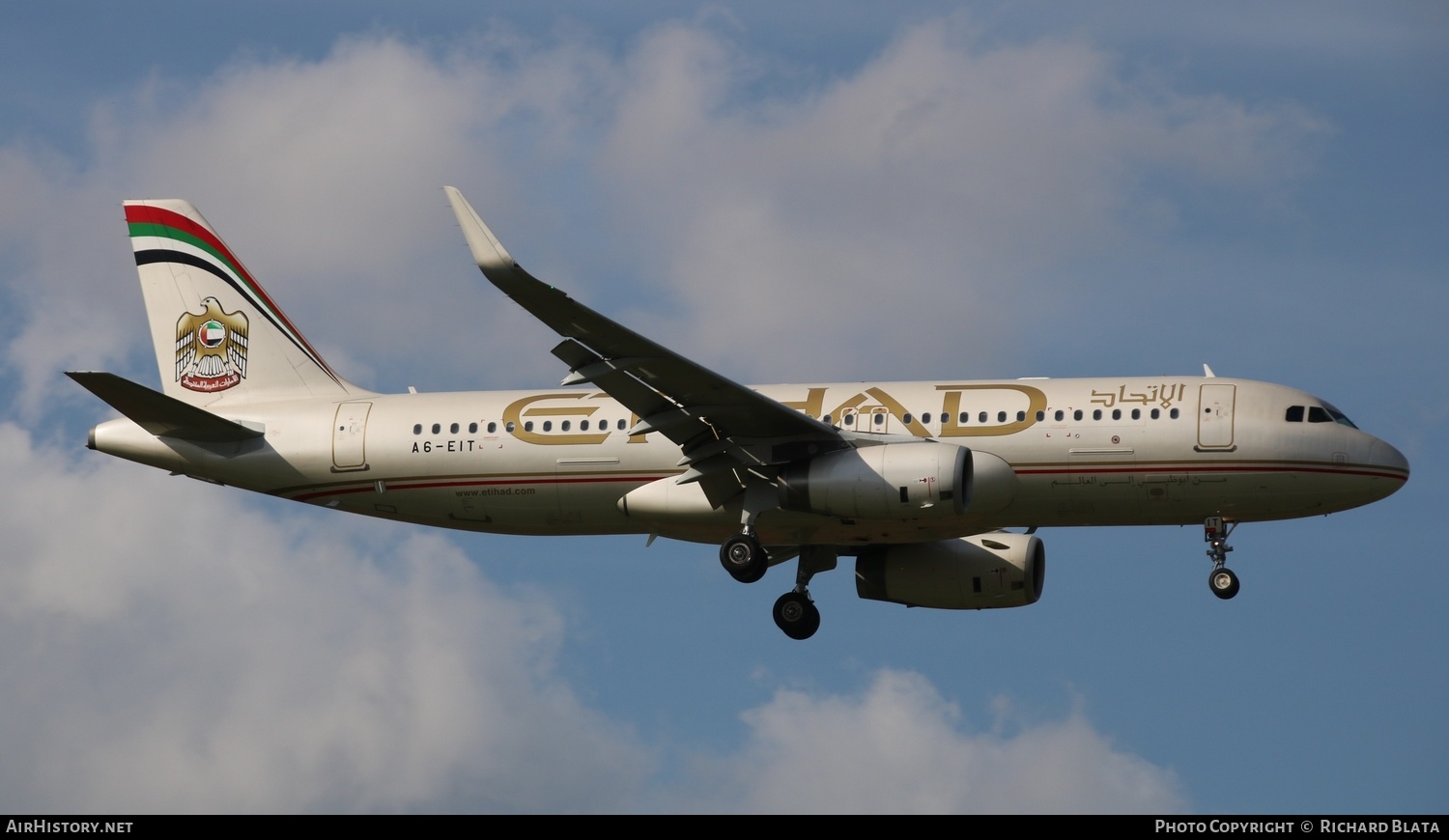 Aircraft Photo of A6-EIT | Airbus A320-232 | Etihad Airways | AirHistory.net #632795