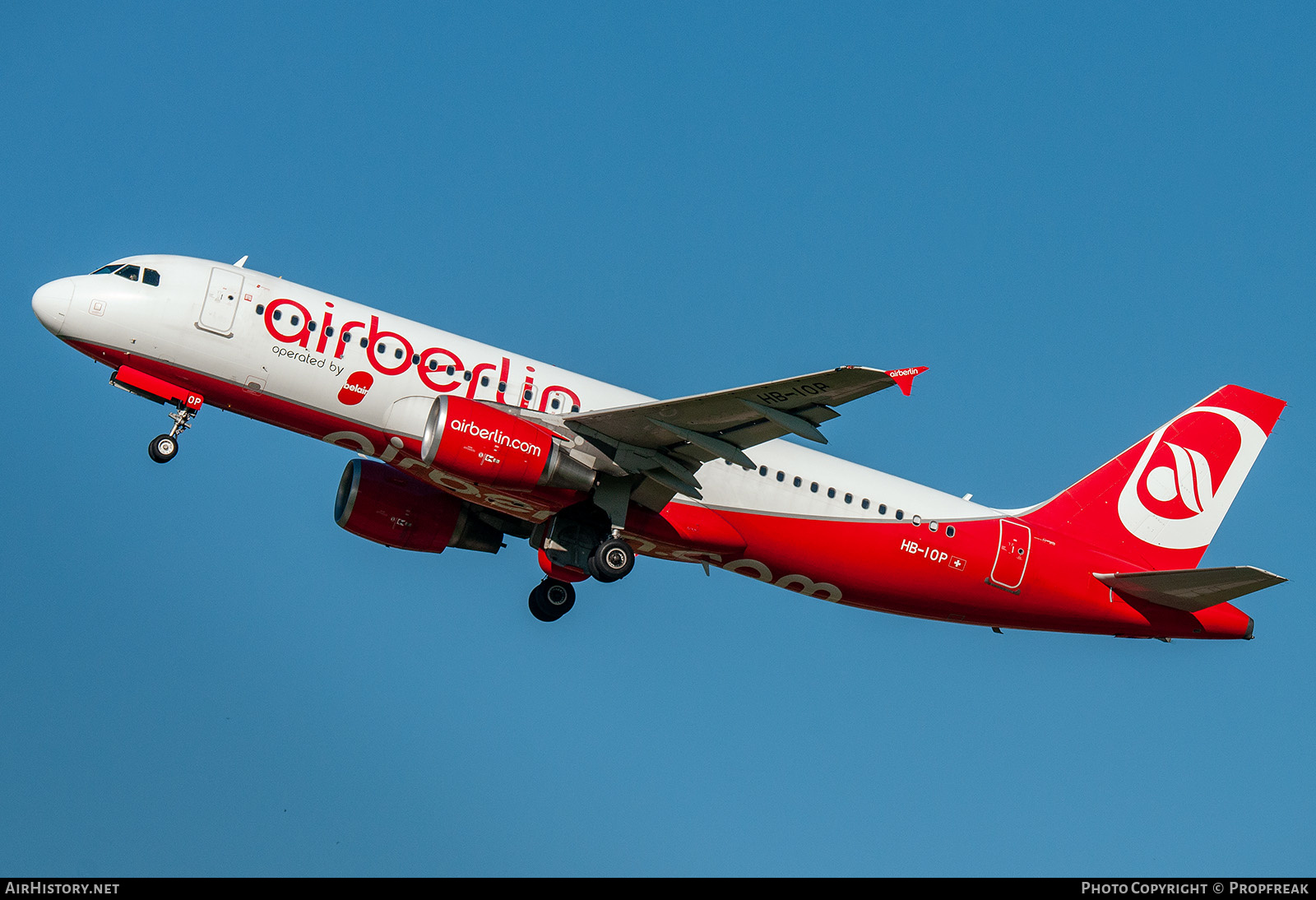 Aircraft Photo of HB-IOP | Airbus A320-214 | Air Berlin | AirHistory.net #633178