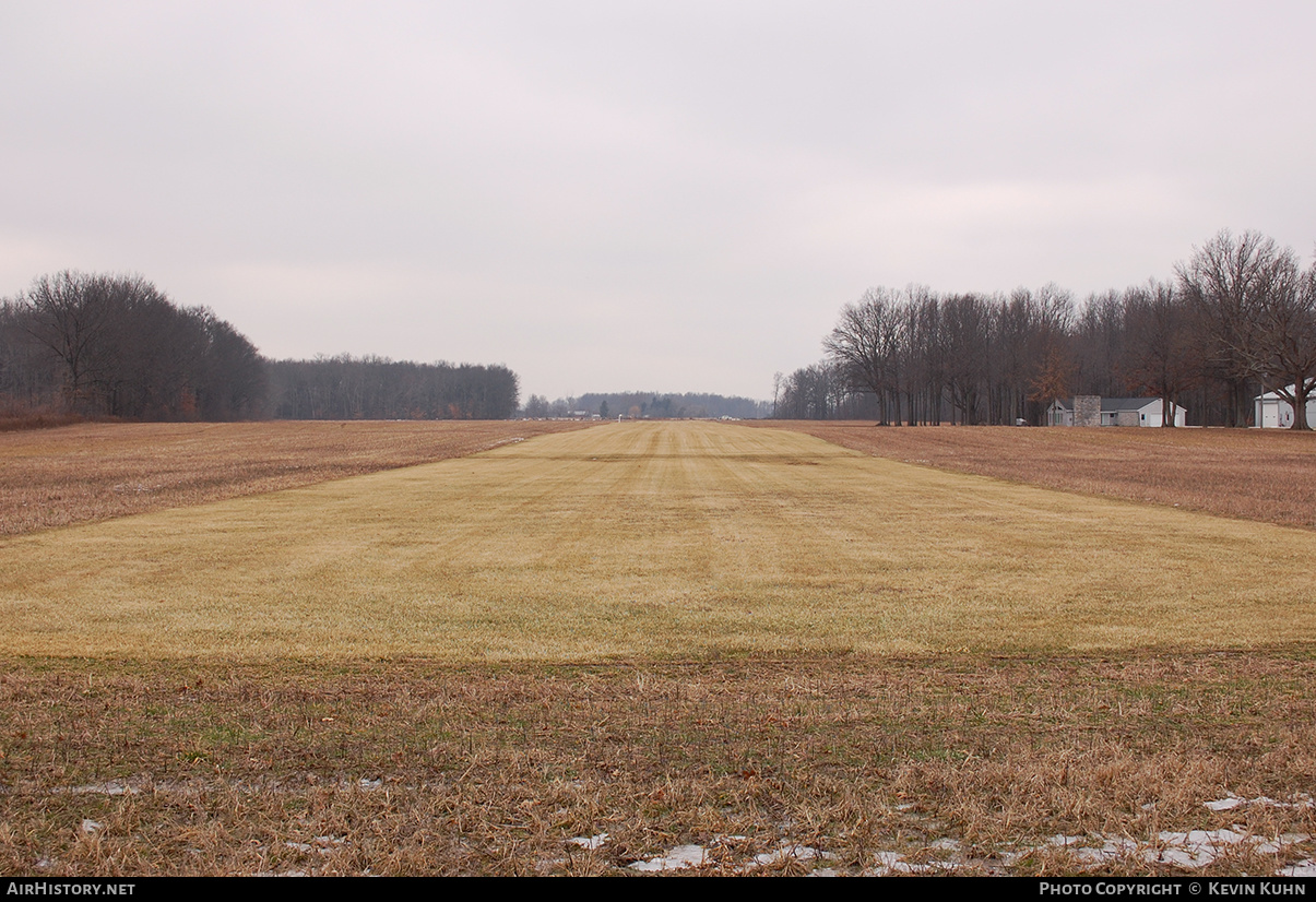 Airport photo of Kilbourne - Erdy Farm (1OA8) in Ohio, United States | AirHistory.net #633283