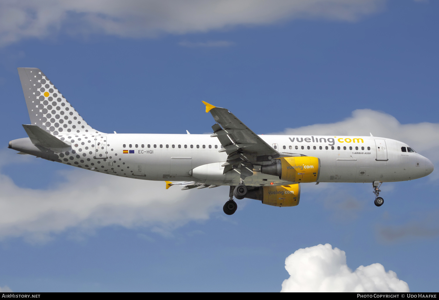 Aircraft Photo of EC-HQI | Airbus A320-214 | Vueling Airlines | AirHistory.net #633316