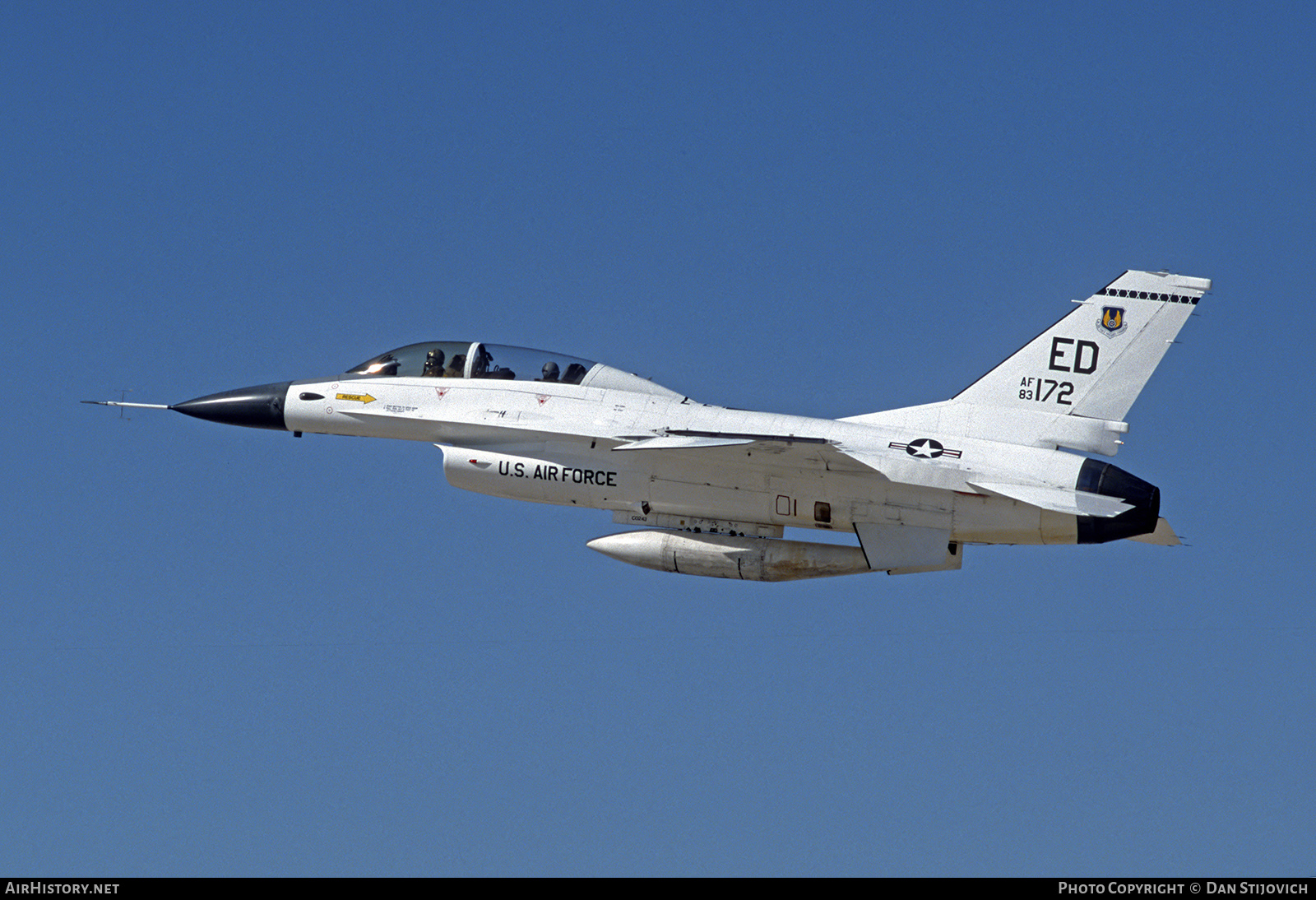 Aircraft Photo of 83-1172 / AF83-172 | General Dynamics F-16B Fighting Falcon | USA - Air Force | AirHistory.net #633436