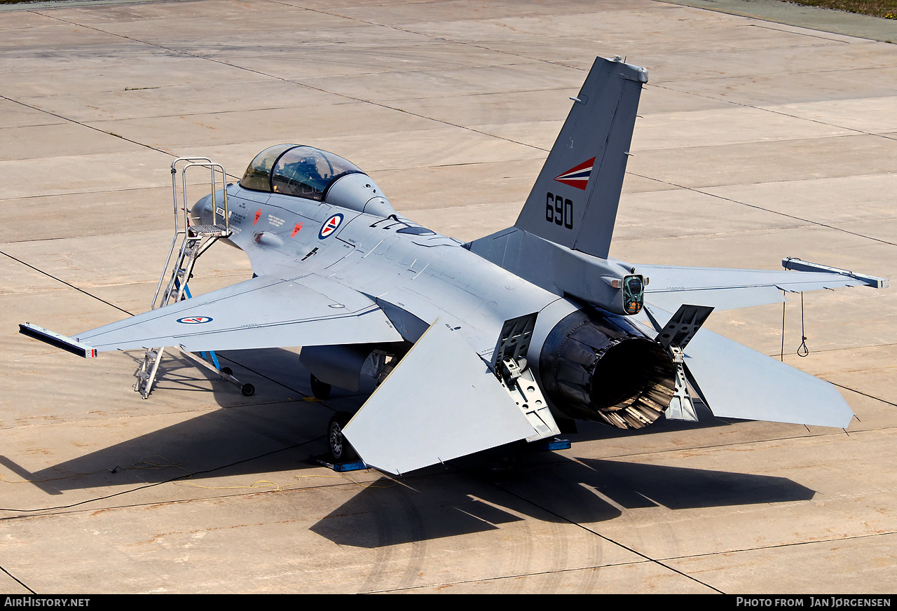 Aircraft Photo of 690 | General Dynamics F-16BM Fighting Falcon | Norway - Air Force | AirHistory.net #633484