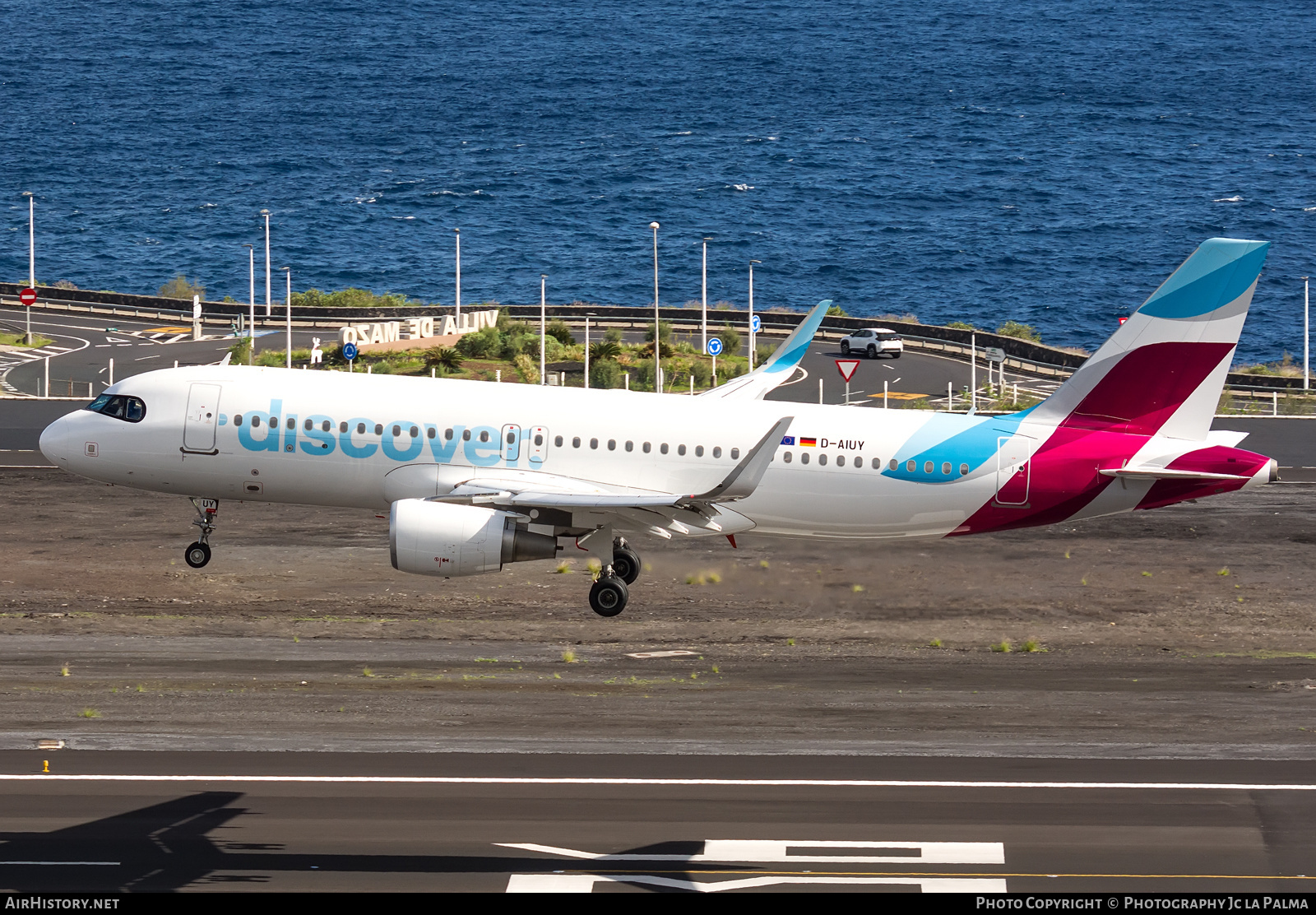 Aircraft Photo of D-AIUY | Airbus A320-214 | Discover Airlines | AirHistory.net #633802