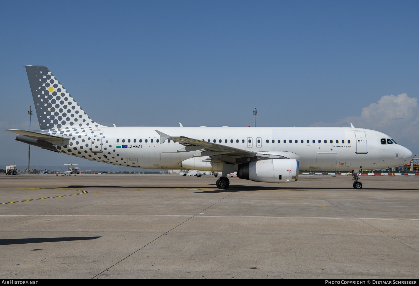 Aircraft Photo of LZ-EAI | Airbus A320-232 | AirHistory.net #633813